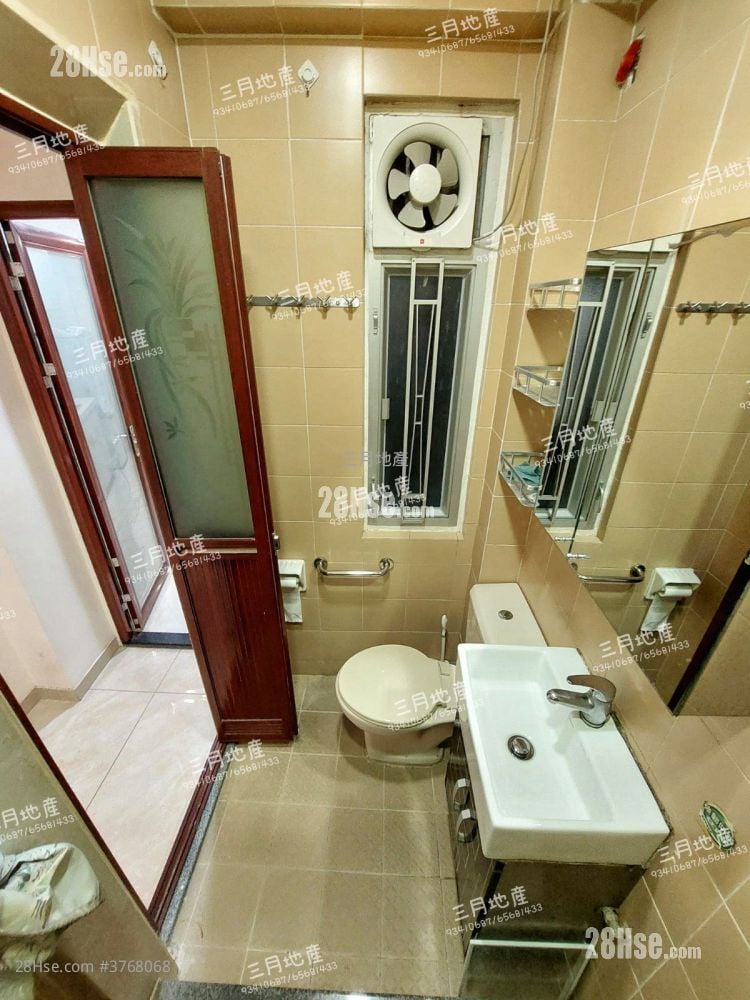 Hang Moon Building Sell 2 Bedrooms , 1 Bathroom 409 ft²