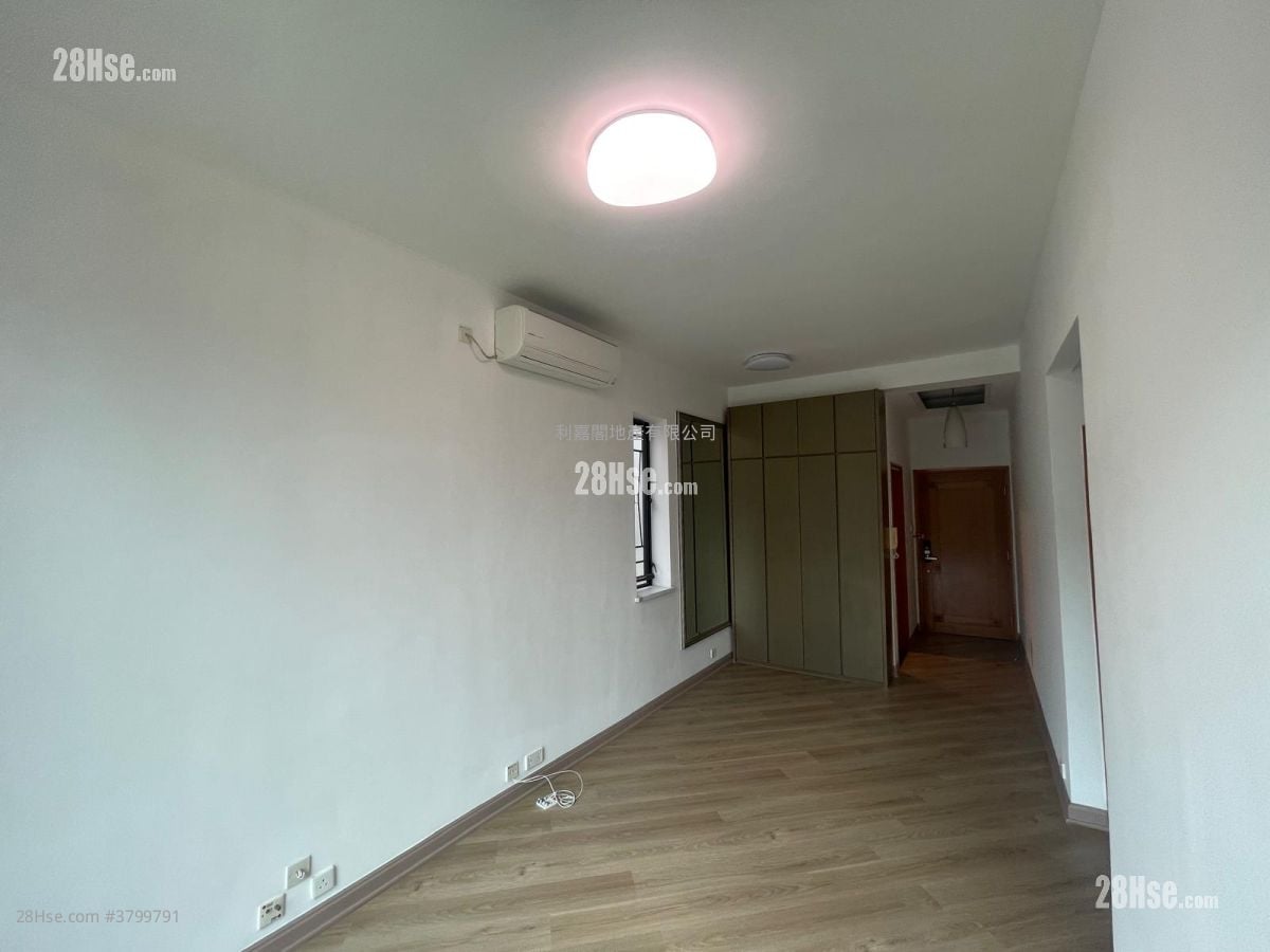 Castello Sell 2 Bedrooms , 1 Bathroom 580 ft²