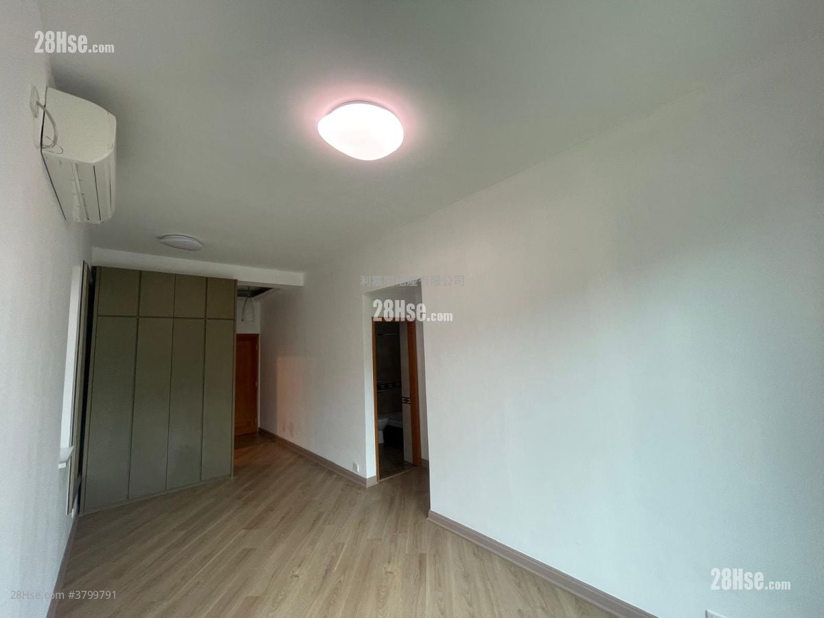 Castello Sell 2 Bedrooms , 1 Bathroom 580 ft²