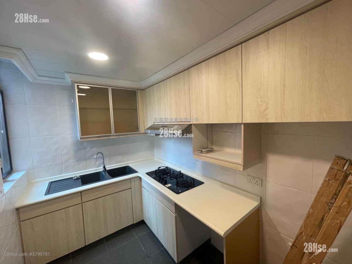 Castello Sell 2 Bedrooms , 1 Bathroom 580 ft²