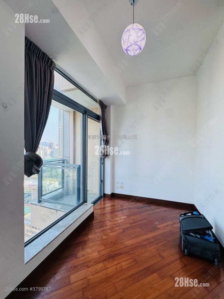 Park Summit Sell Studio , 1 Bathroom 274 ft²