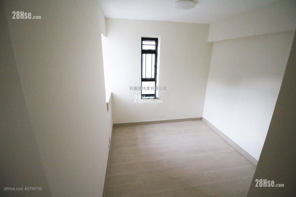 Kornhill Sell 3 Bedrooms , 2 Bathrooms 668 ft²