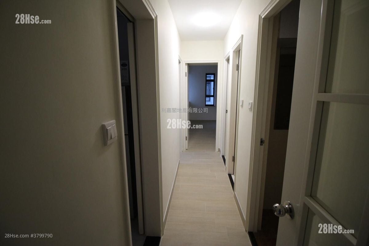 Kornhill Sell 3 Bedrooms , 2 Bathrooms 668 ft²