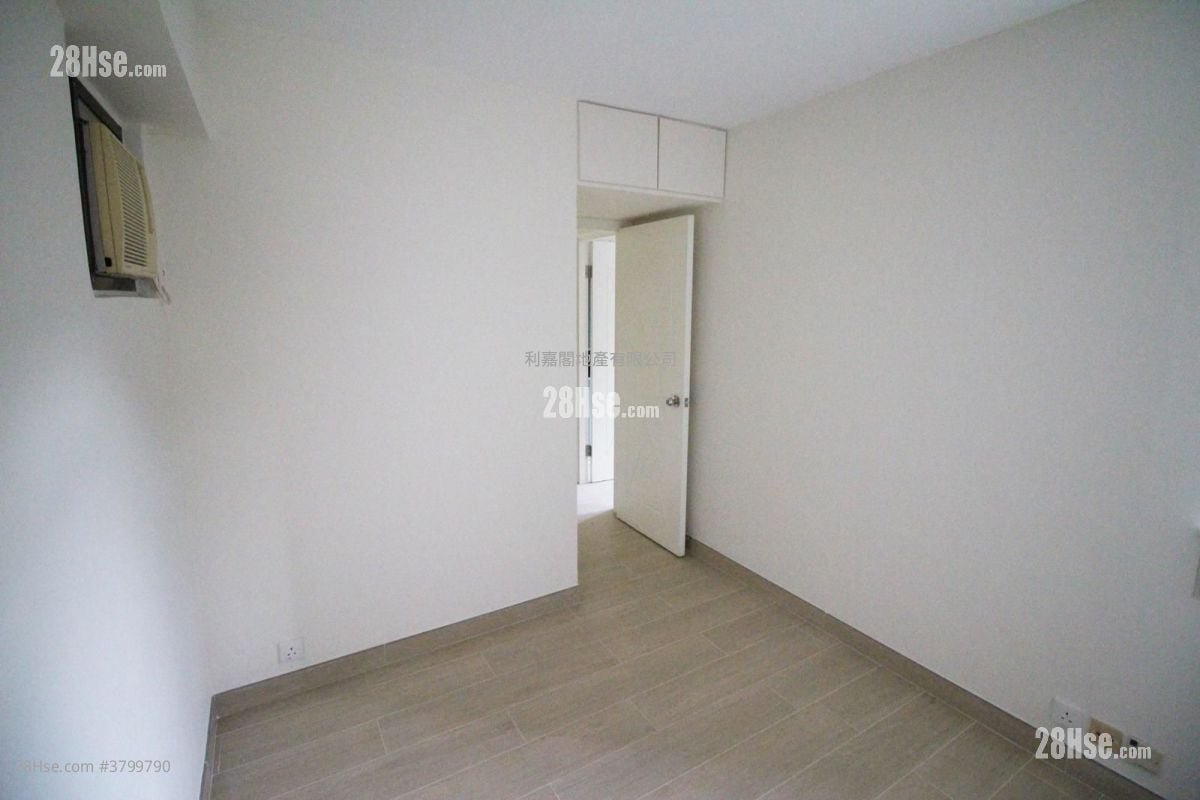 Kornhill Sell 3 Bedrooms , 2 Bathrooms 668 ft²