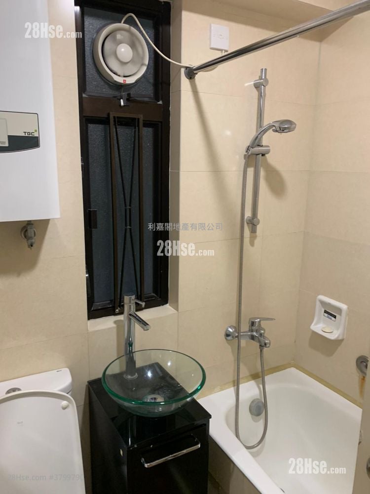 Kornhill Sell 3 Bedrooms , 2 Bathrooms 668 ft²