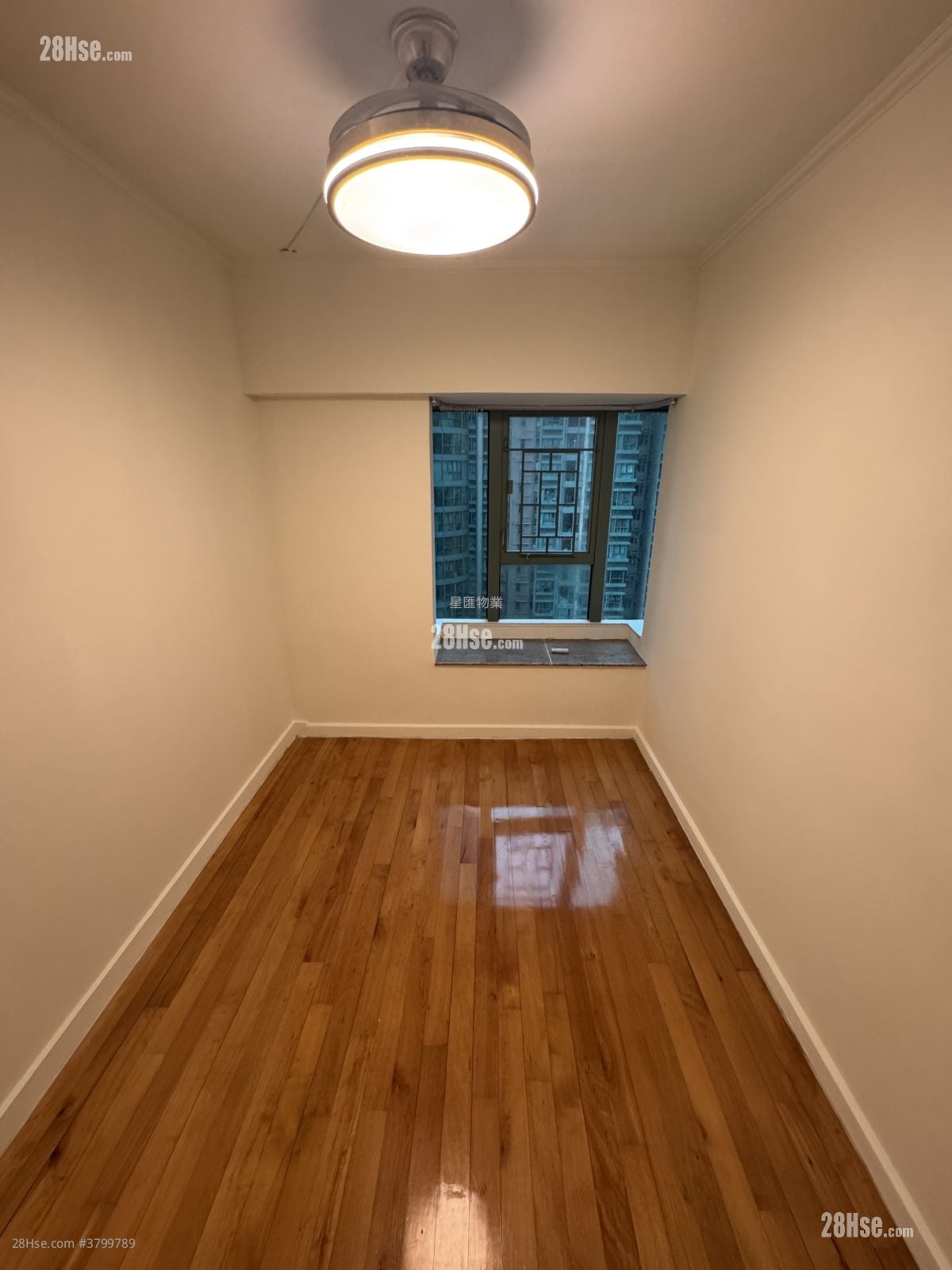 海逸豪园 售盘 2 房 , 1 浴室 592 平方尺