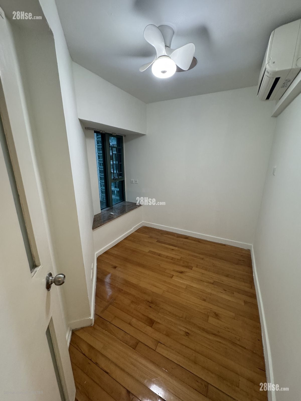 海逸豪园 售盘 2 房 , 1 浴室 592 平方尺