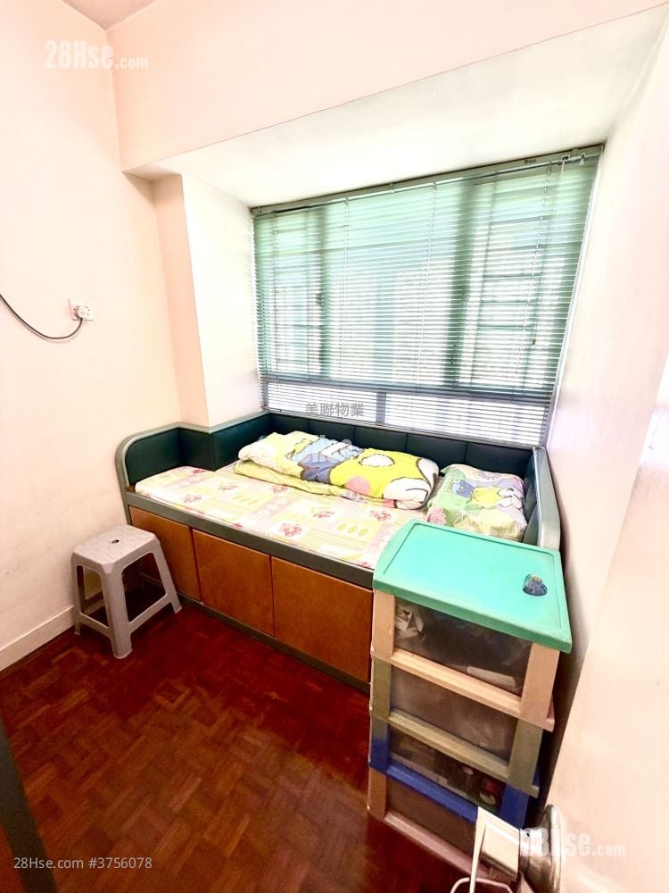 Sheungshui Town Center Sell 3 Bedrooms 454 ft²