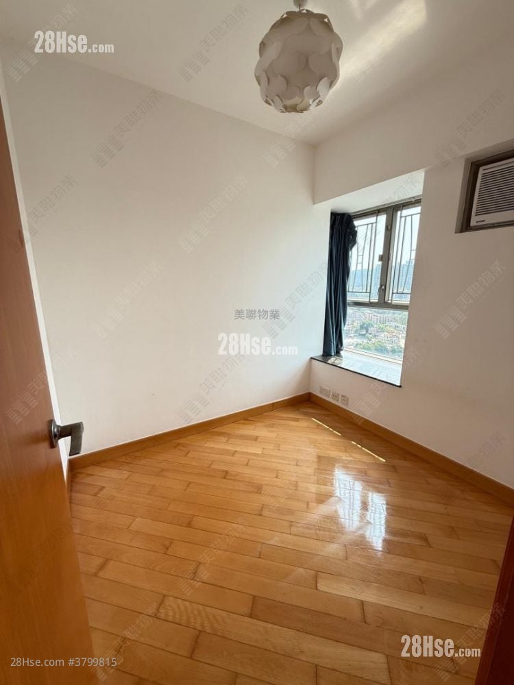 Yoho Town Sell 2 Bedrooms 422 ft²