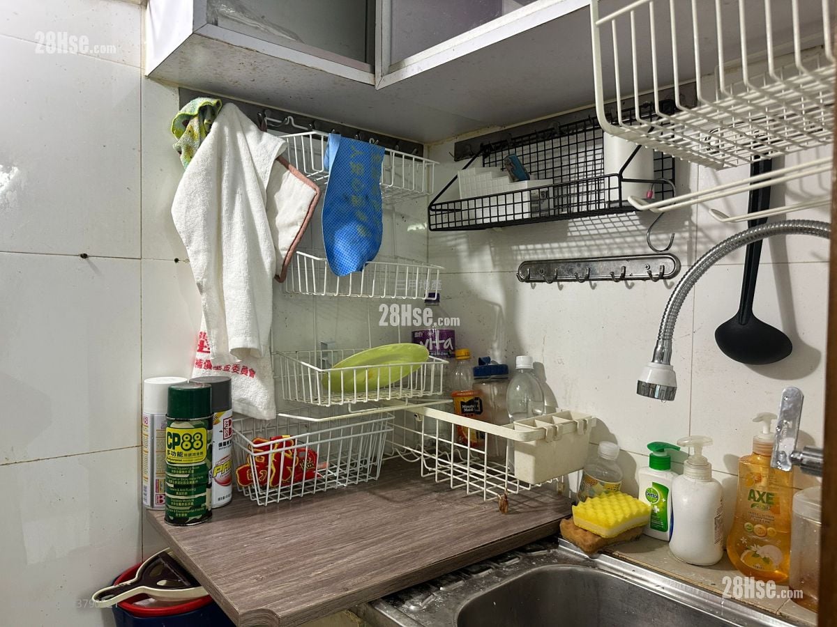 Chung Ying Building Rental Studio , 1 Bathroom 140 ft²