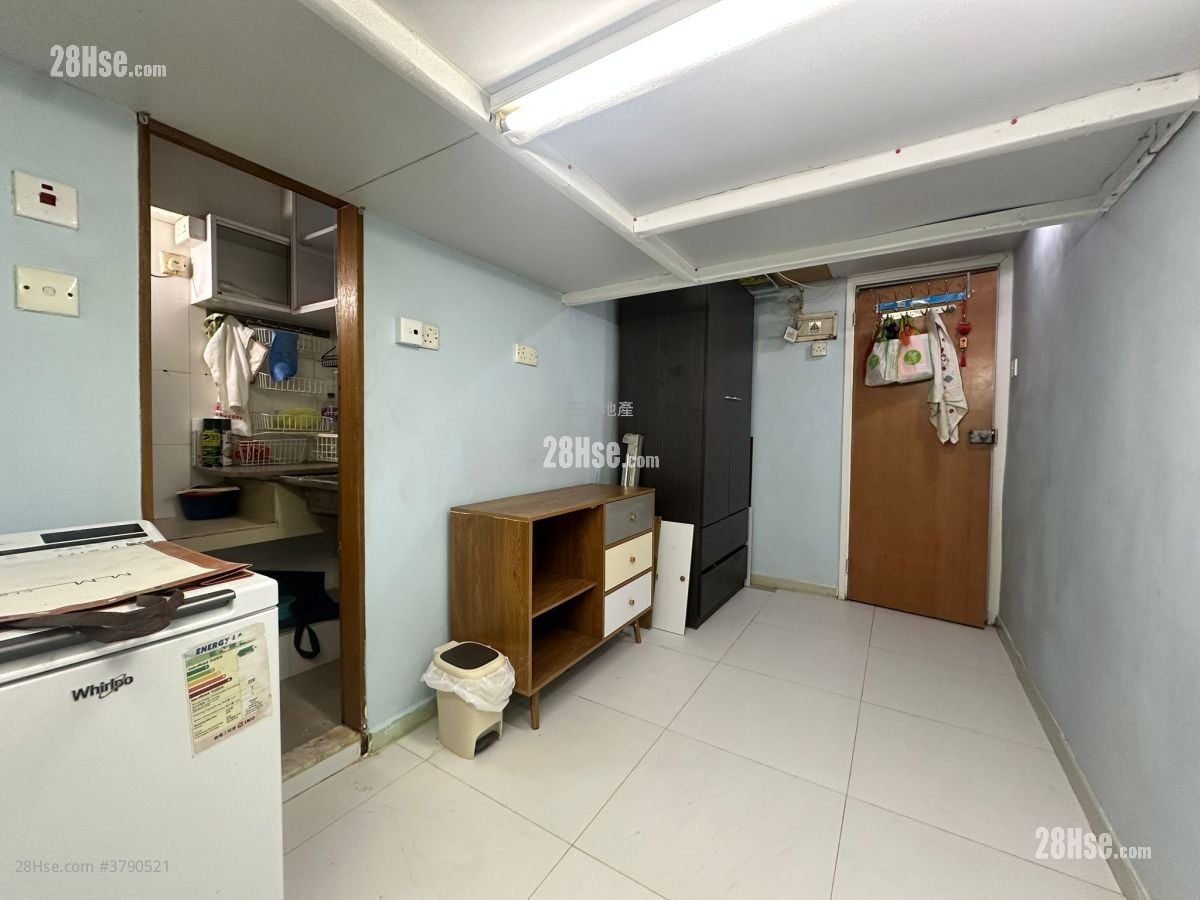 Chung Ying Building Rental Studio , 1 Bathroom 140 ft²