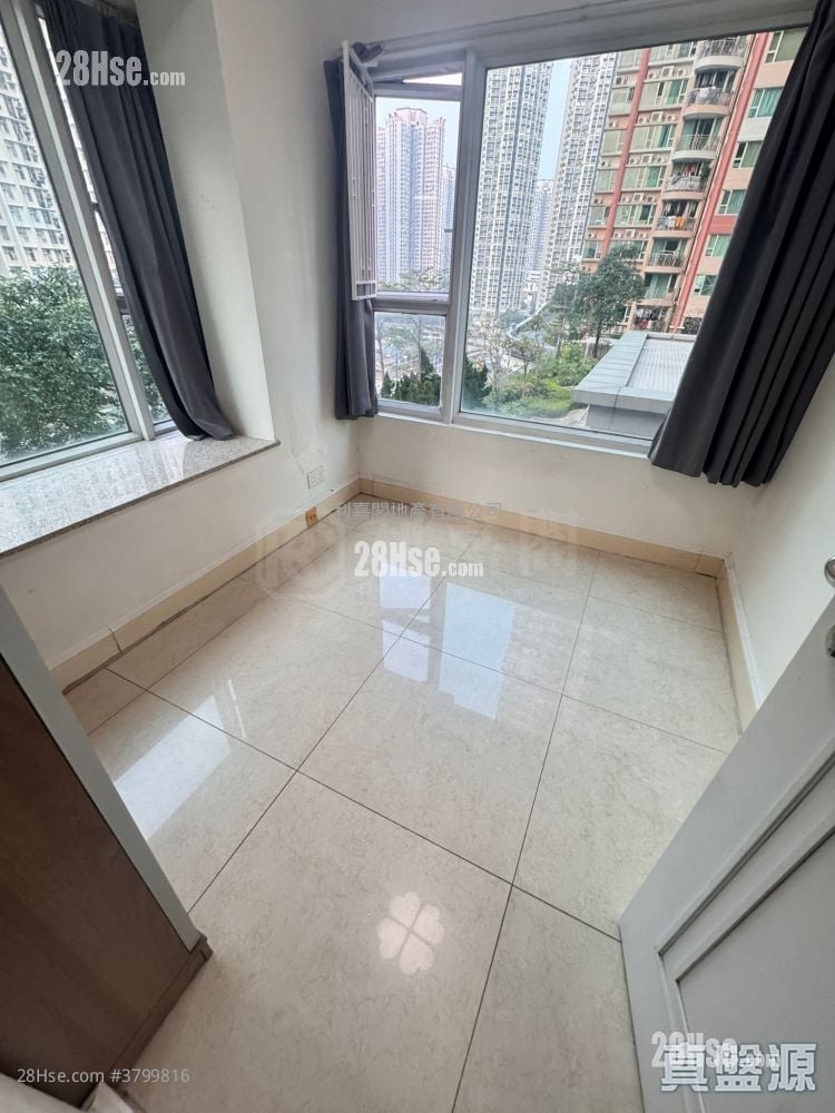 Central Park Towers Sell 3 Bedrooms , 1 Bathroom 588 ft²