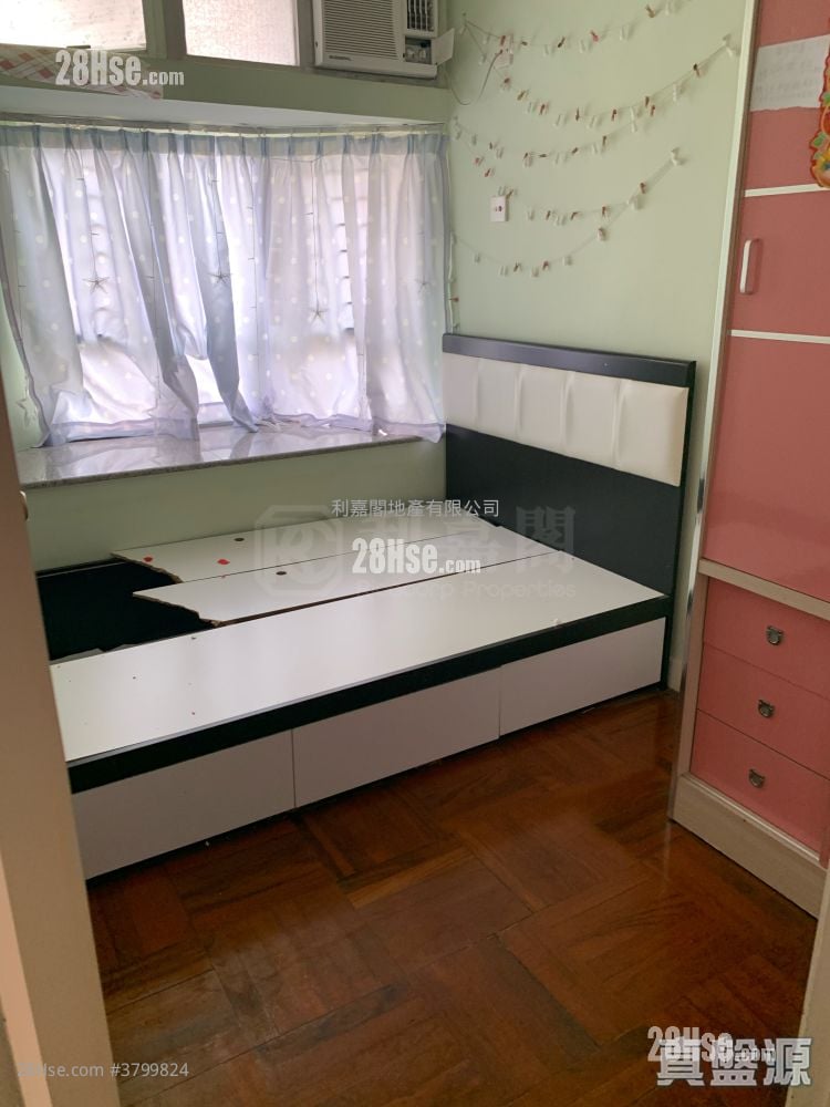 Kingswood Villas Sell 3 Bedrooms , 2 Bathrooms 636 ft²