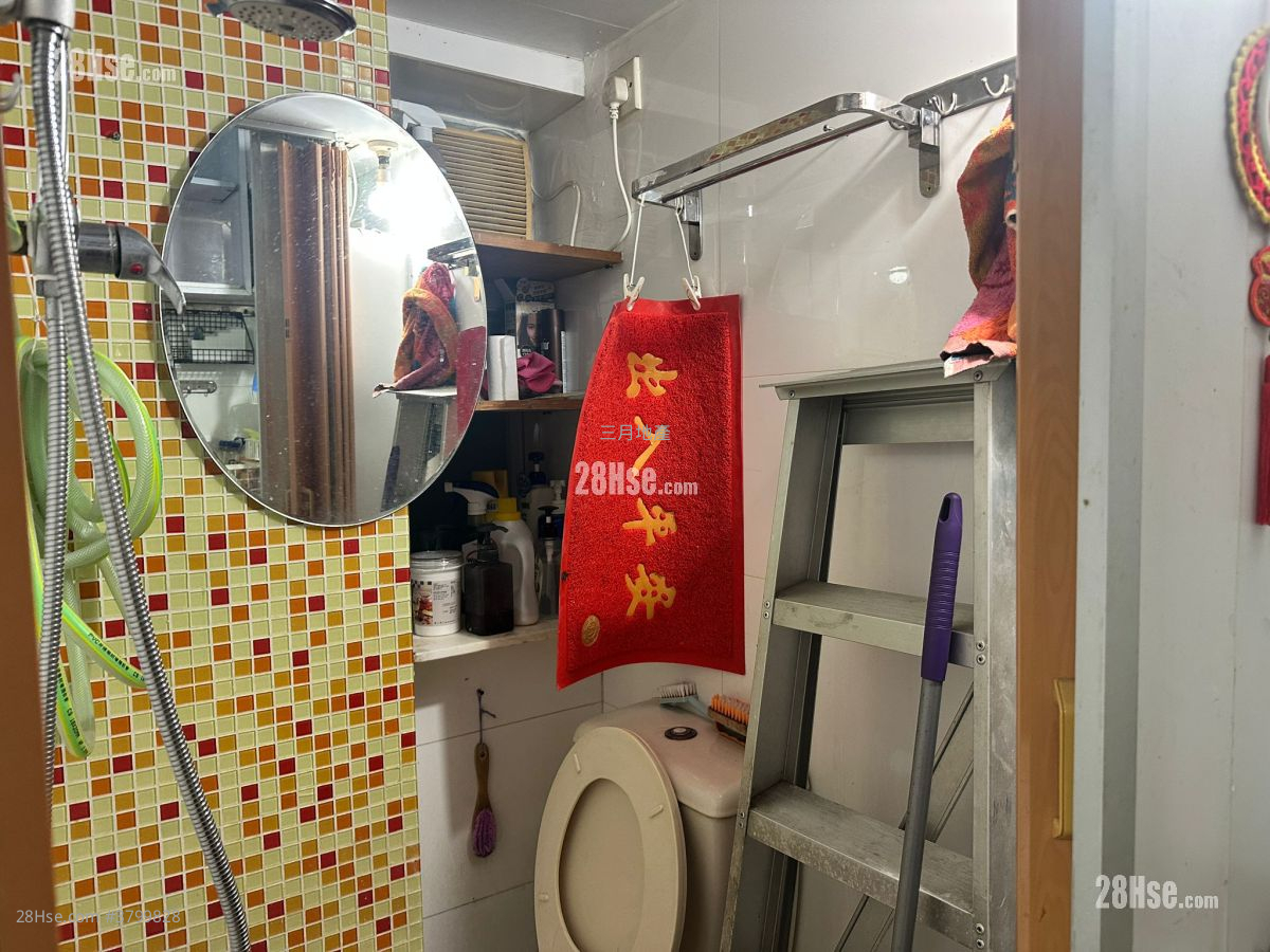 Chung Ying Building Sell Studio , 1 Bathroom 140 ft²
