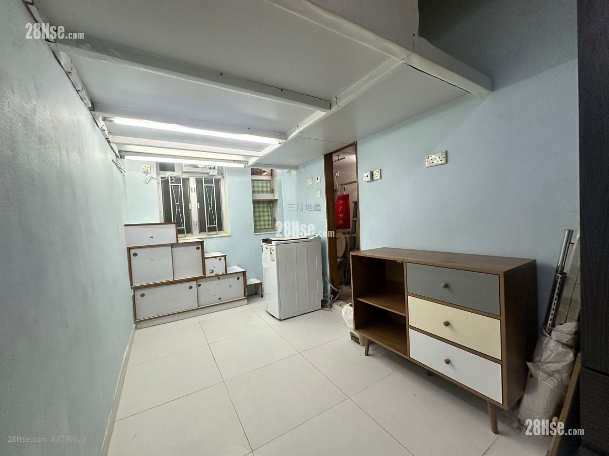 Chung Ying Building Sell Studio , 1 Bathroom 140 ft²