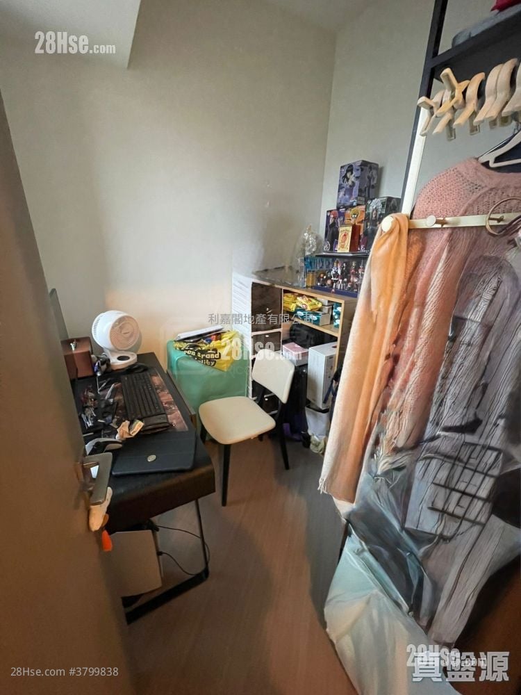 Yoho West Sell 2 Bedrooms , 1 Bathroom 390 ft²