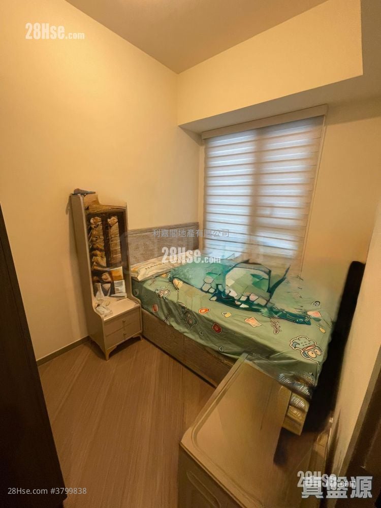 Yoho West Sell 2 Bedrooms , 1 Bathroom 390 ft²