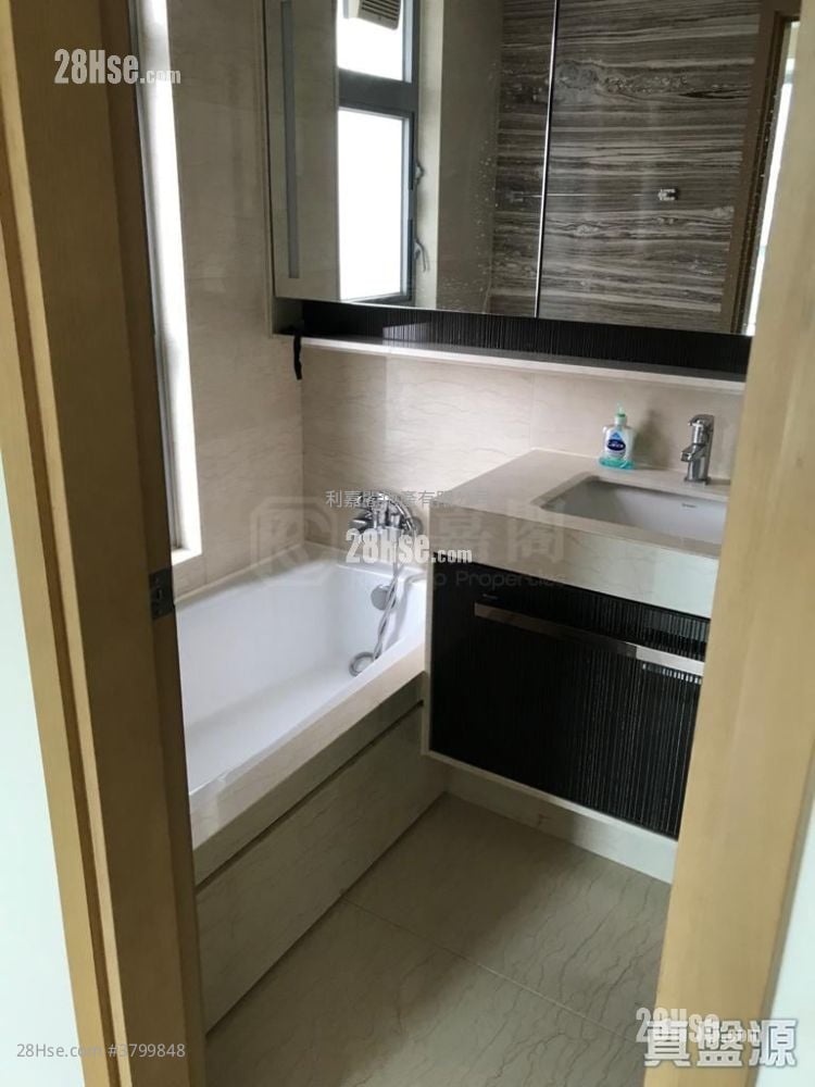 The Riverpark Sell 3 Bedrooms , 2 Bathrooms 1,018 ft²