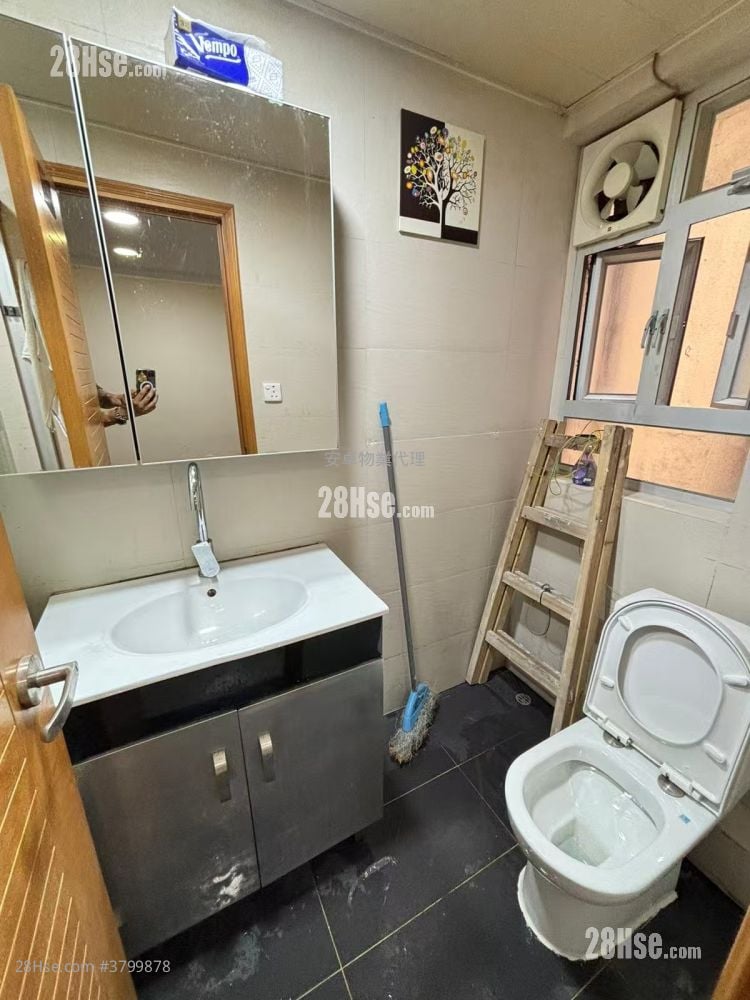 Chinese Mansion Sell 2 Bedrooms , 1 Bathroom 414 ft²