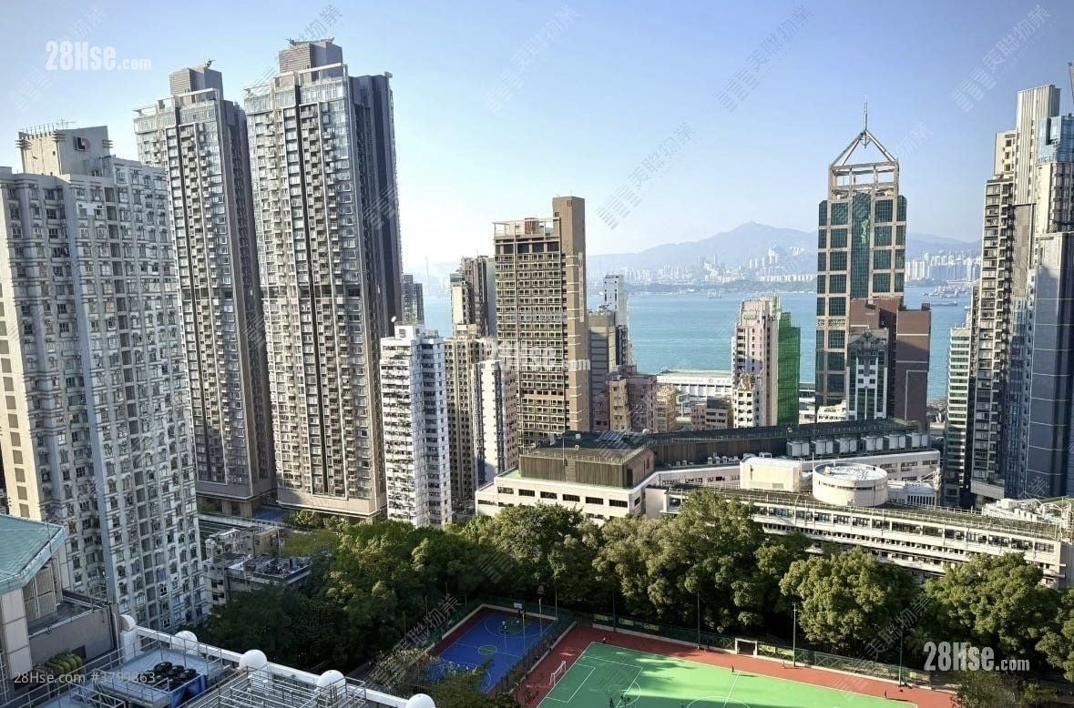 Euston Court Sell 3 Bedrooms , 2 Bathrooms 790 ft²