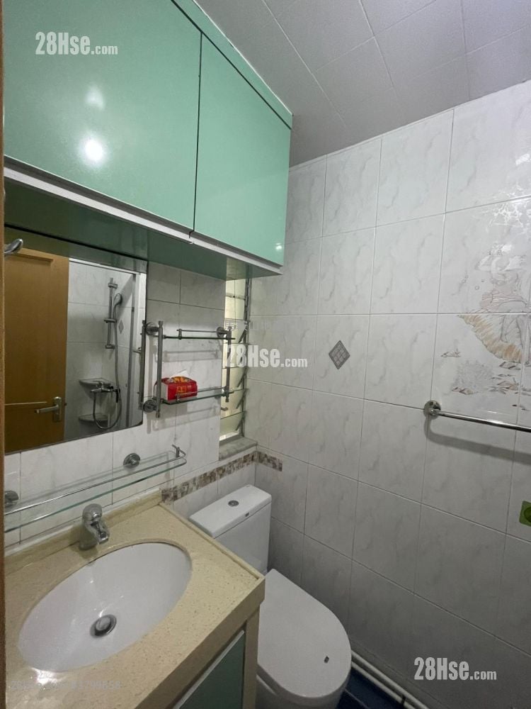 Kam Ying Court Sell 2 Bedrooms , 1 Bathroom 401 ft²