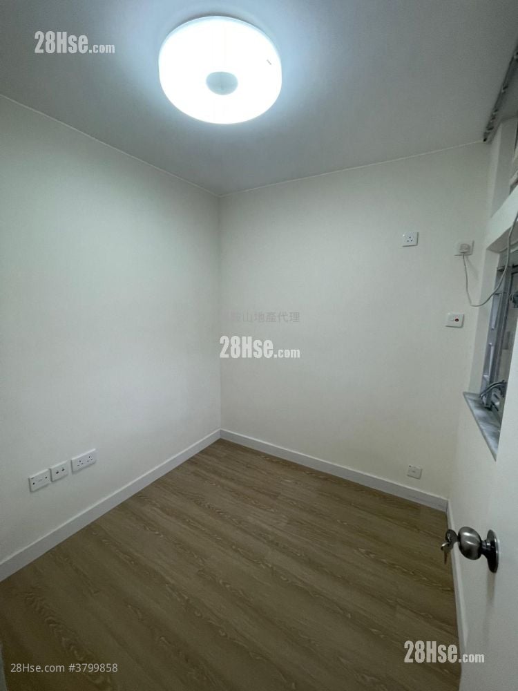 Kam Ying Court Sell 2 Bedrooms , 1 Bathroom 401 ft²