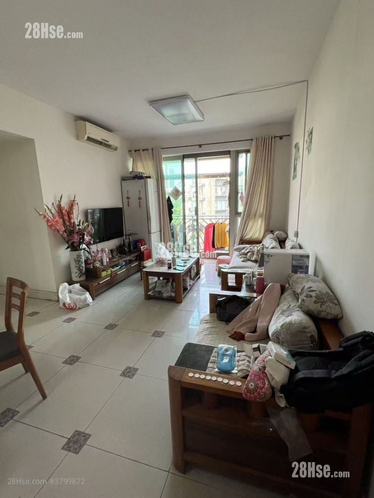 Uptown Rental 4 Bedrooms , 2 Bathrooms 901 ft²