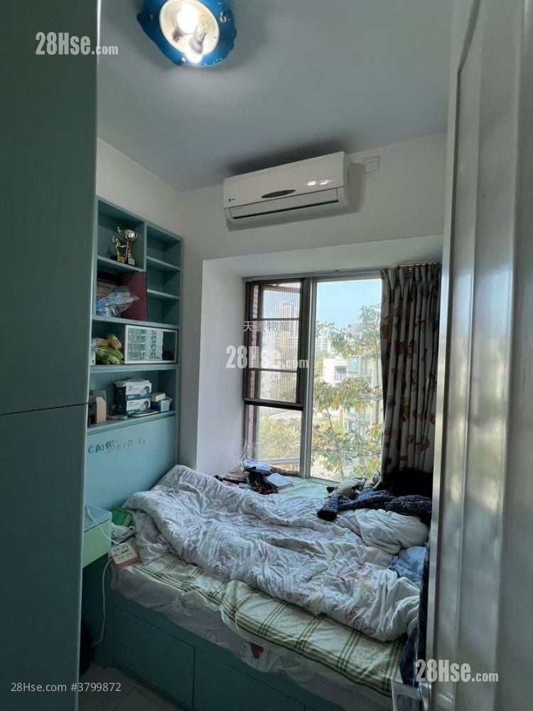 Uptown Rental 4 Bedrooms , 2 Bathrooms 901 ft²