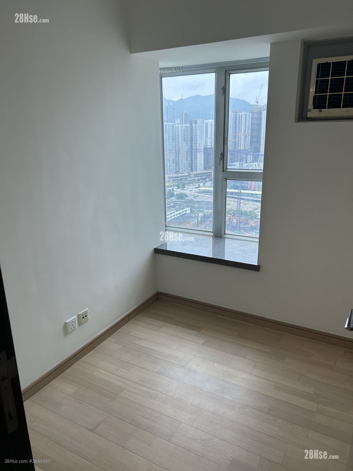 Grand Waterfront Rental 2 Bedrooms , 1 Bathroom 361 ft²