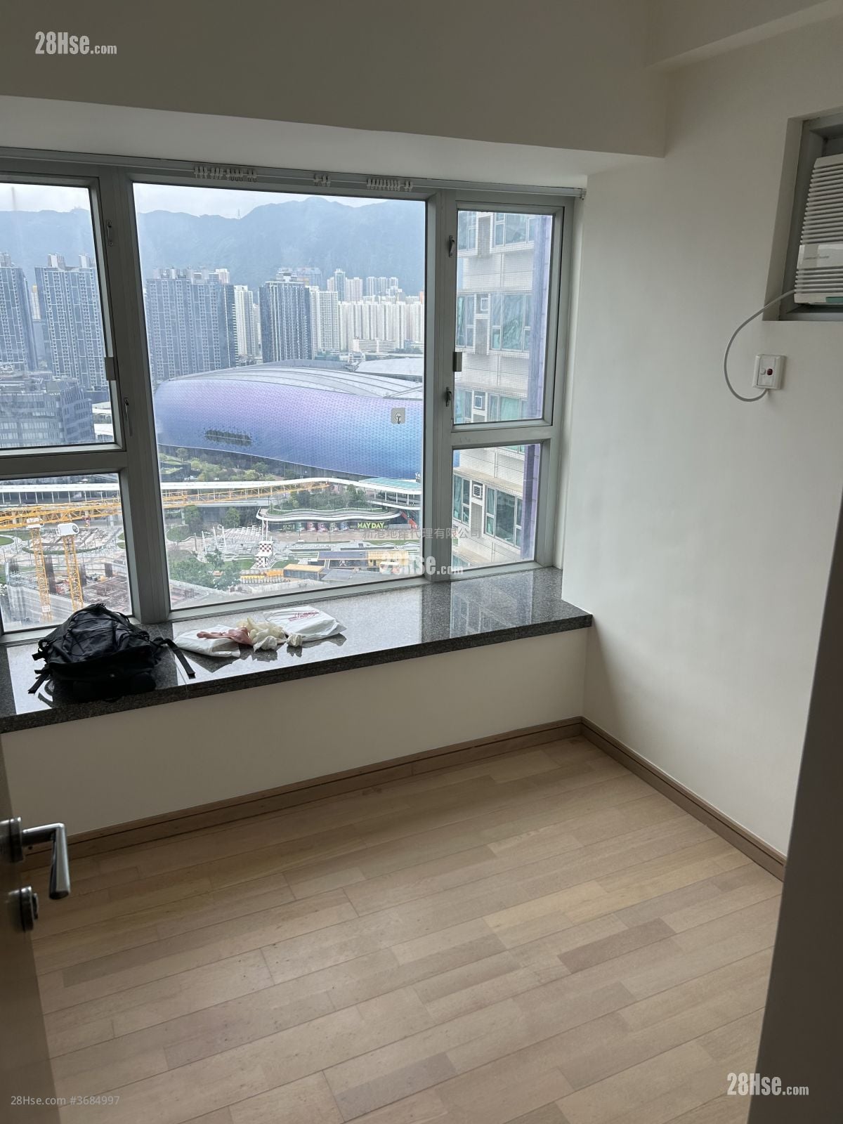 Grand Waterfront Rental 2 Bedrooms , 1 Bathroom 361 ft²