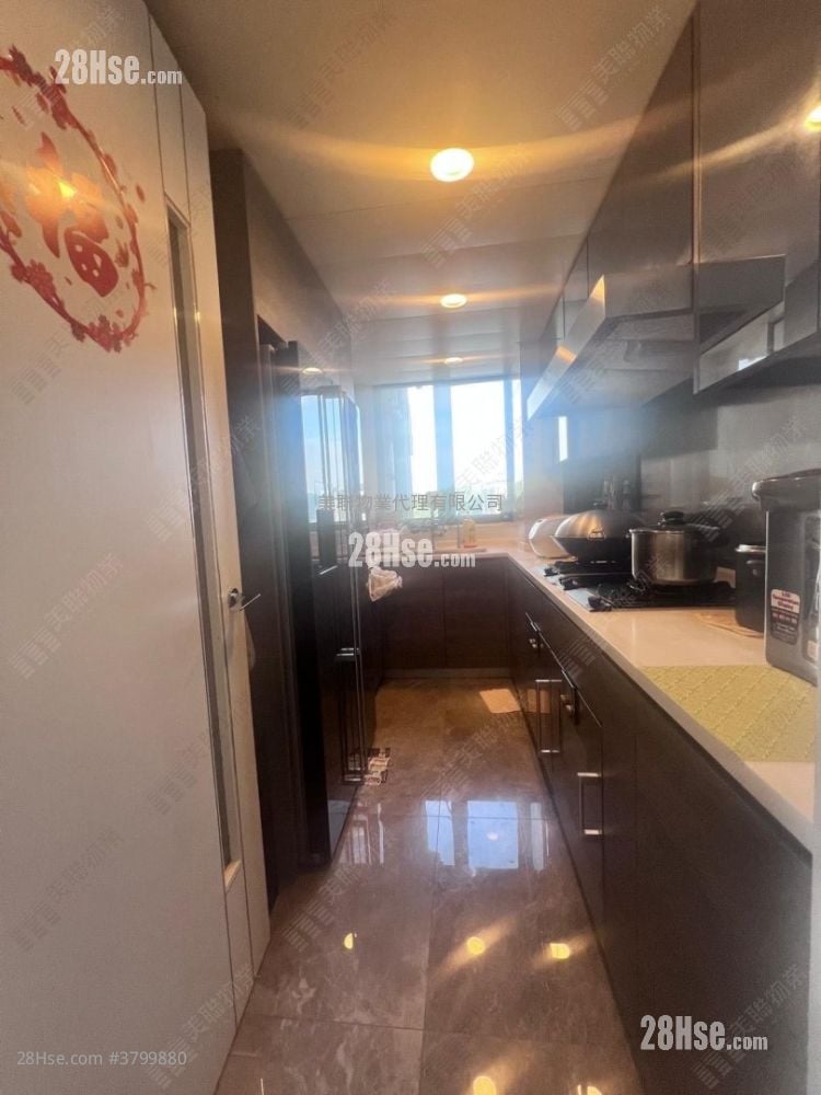 Sea To Sky Sell 5+ Bedrooms , 4 Bathrooms 1,077 ft²