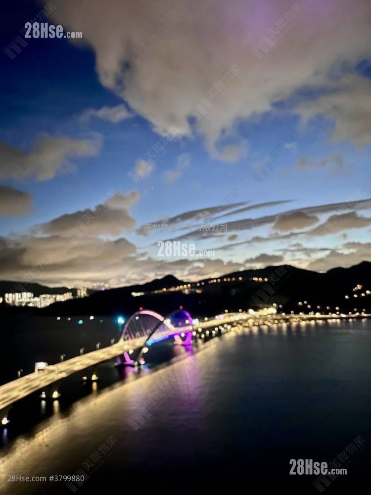 Sea To Sky Sell 5+ Bedrooms , 4 Bathrooms 1,077 ft²