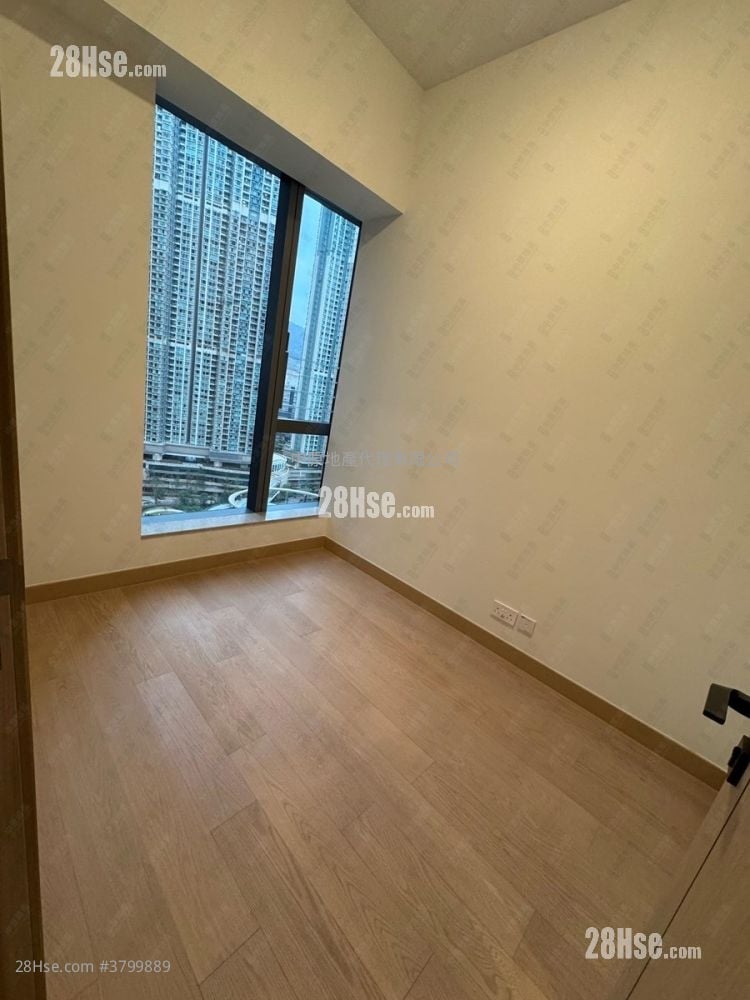 Seasons Place 售盘 1 房 , 1 浴室 323 平方尺