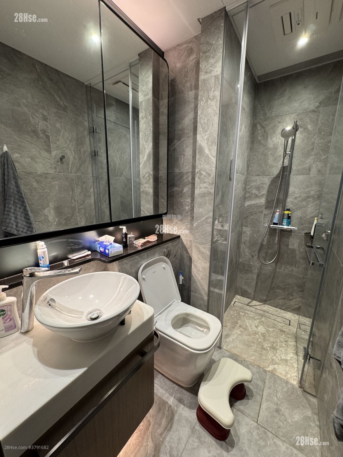 The Henley 租盘 2 房 , 1 浴室 356 平方尺