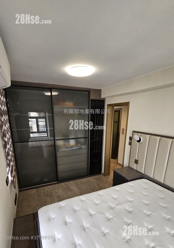 Heng Fa Chuen Sell 2 Bedrooms , 1 Bathroom 615 ft²