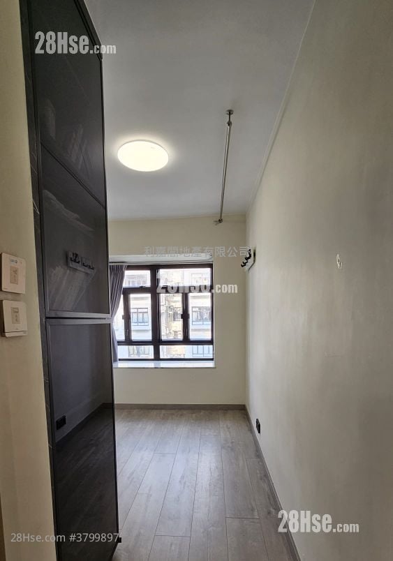 Heng Fa Chuen Sell 2 Bedrooms , 1 Bathroom 615 ft²