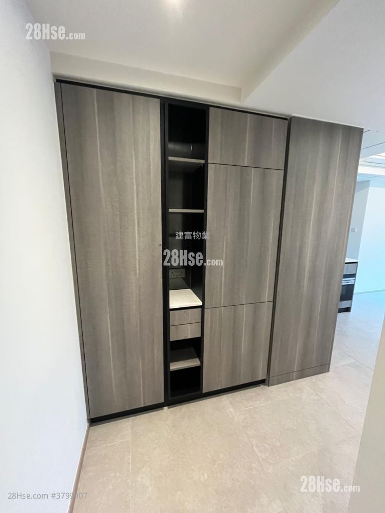 The Yoho Hub Rental 3 Bedrooms , 1 Bathroom 530 ft²