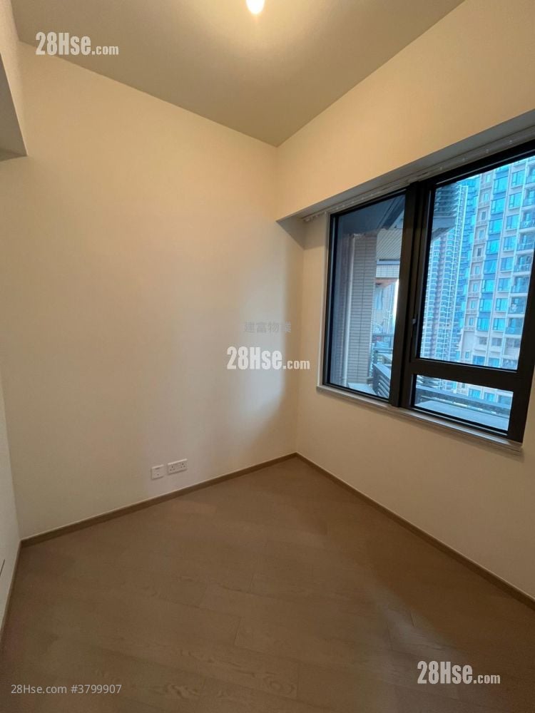 The Yoho Hub Rental 3 Bedrooms , 1 Bathroom 530 ft²