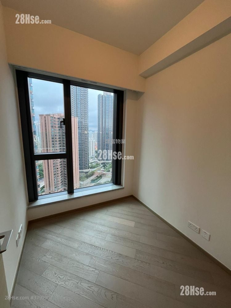 The Yoho Hub Rental 3 Bedrooms , 1 Bathroom 530 ft²