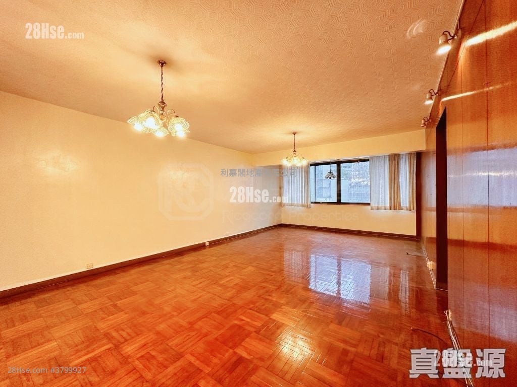 Bel-Air House Rental 1,378 ft²