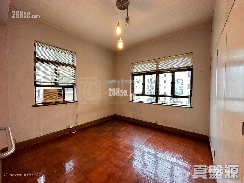 Bel-Air House Rental 1,378 ft²