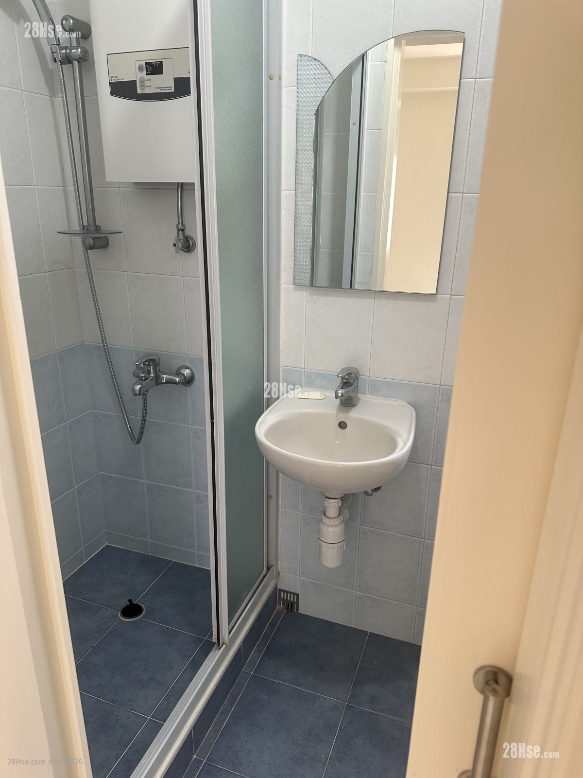 裕利大厦 租盘 2 房 , 1 浴室 280 平方尺