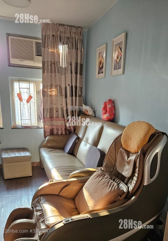 Lok Nga Court Sell 2 Bedrooms , 1 Bathroom 431 ft²