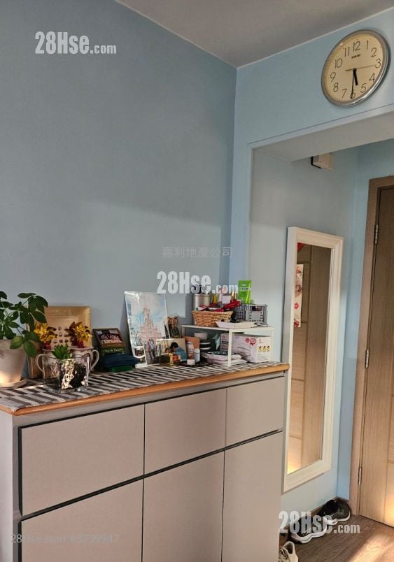 Lok Nga Court Sell 2 Bedrooms , 1 Bathroom 431 ft²