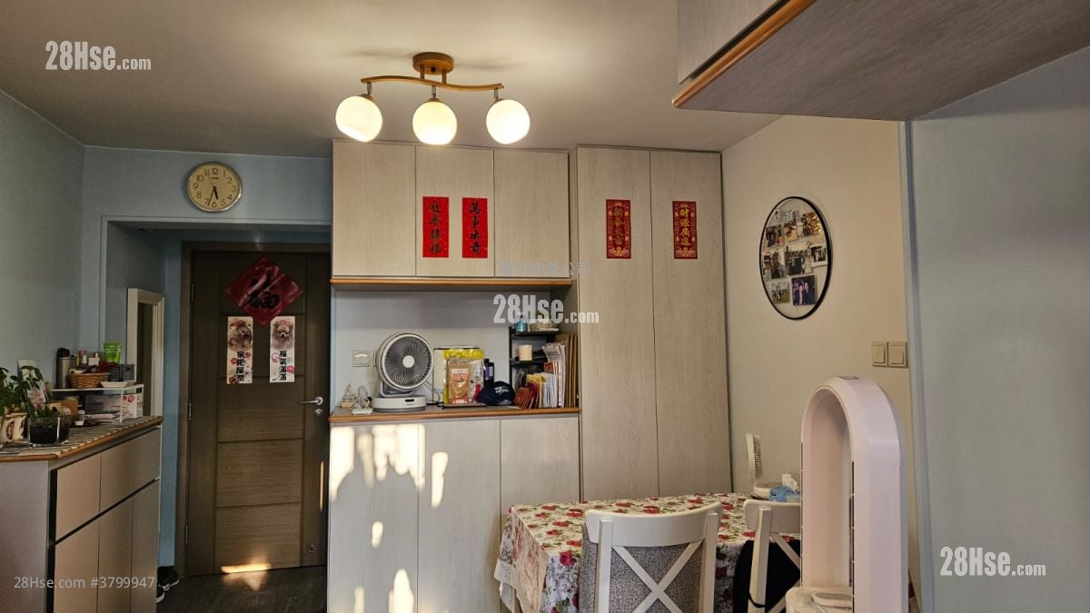 Lok Nga Court Sell 2 Bedrooms , 1 Bathroom 431 ft²