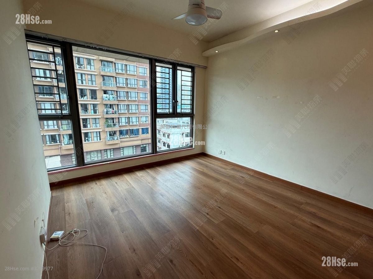 The Bloomsville Sell 3 Bedrooms 752 ft²