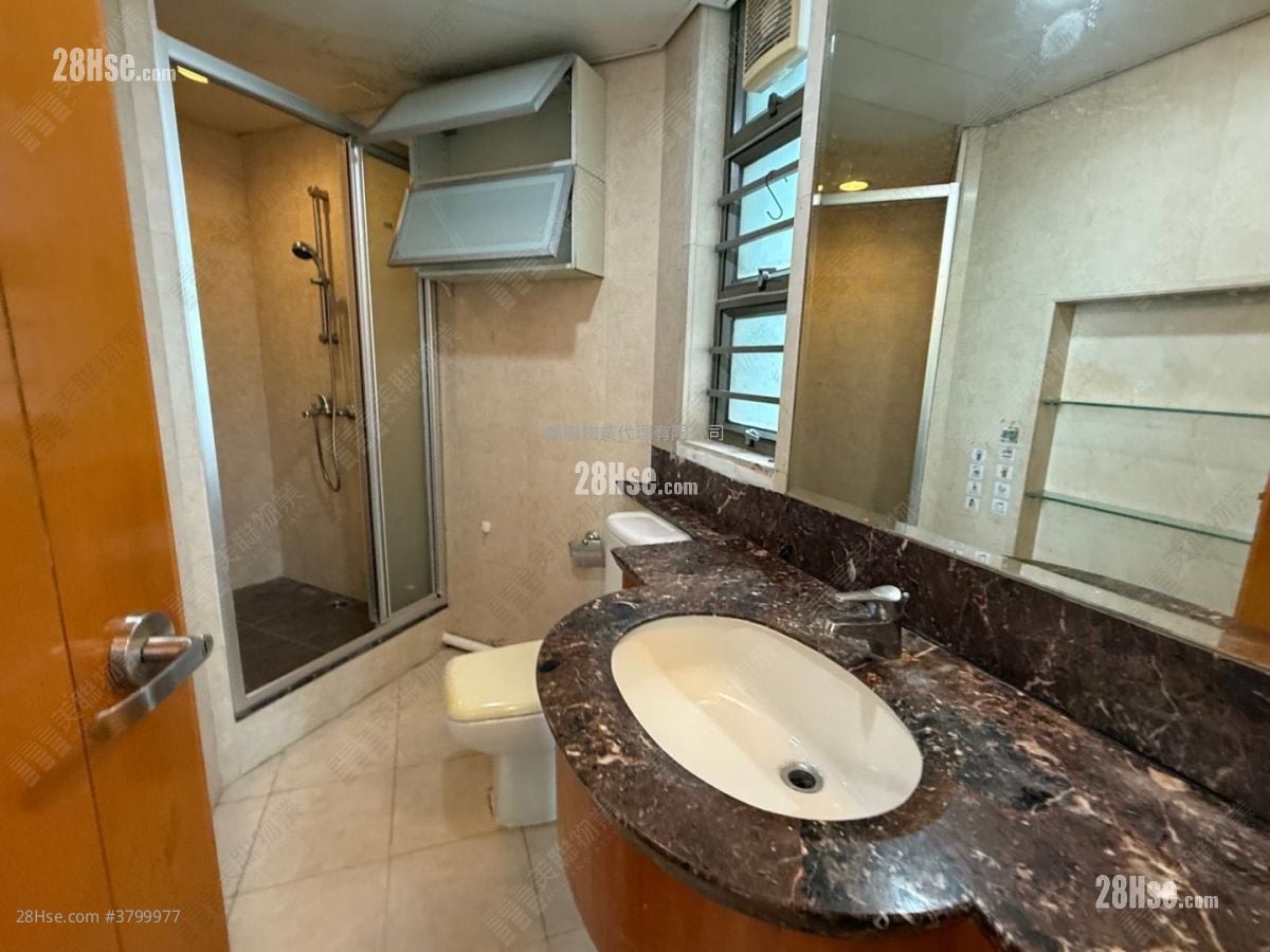 The Bloomsville Sell 3 Bedrooms 752 ft²