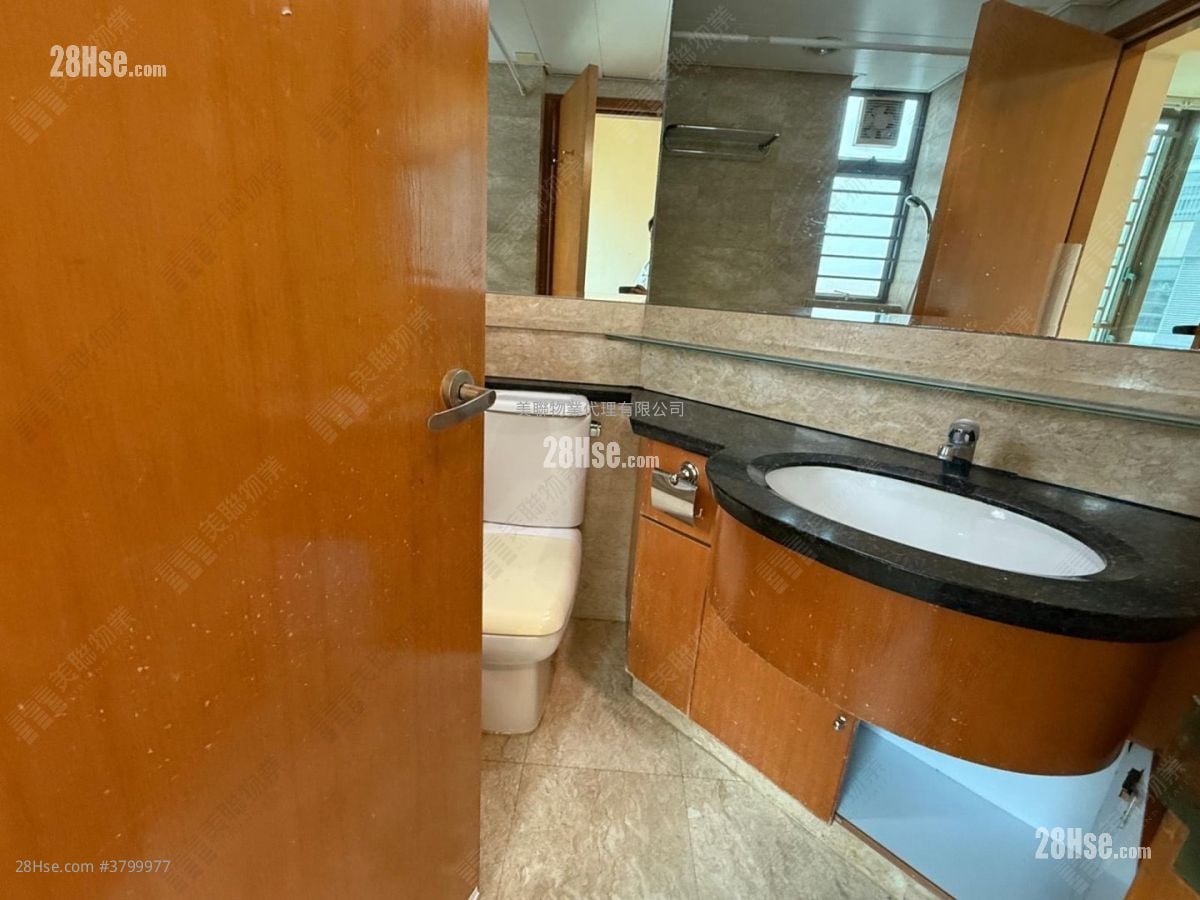 The Bloomsville Sell 3 Bedrooms 752 ft²