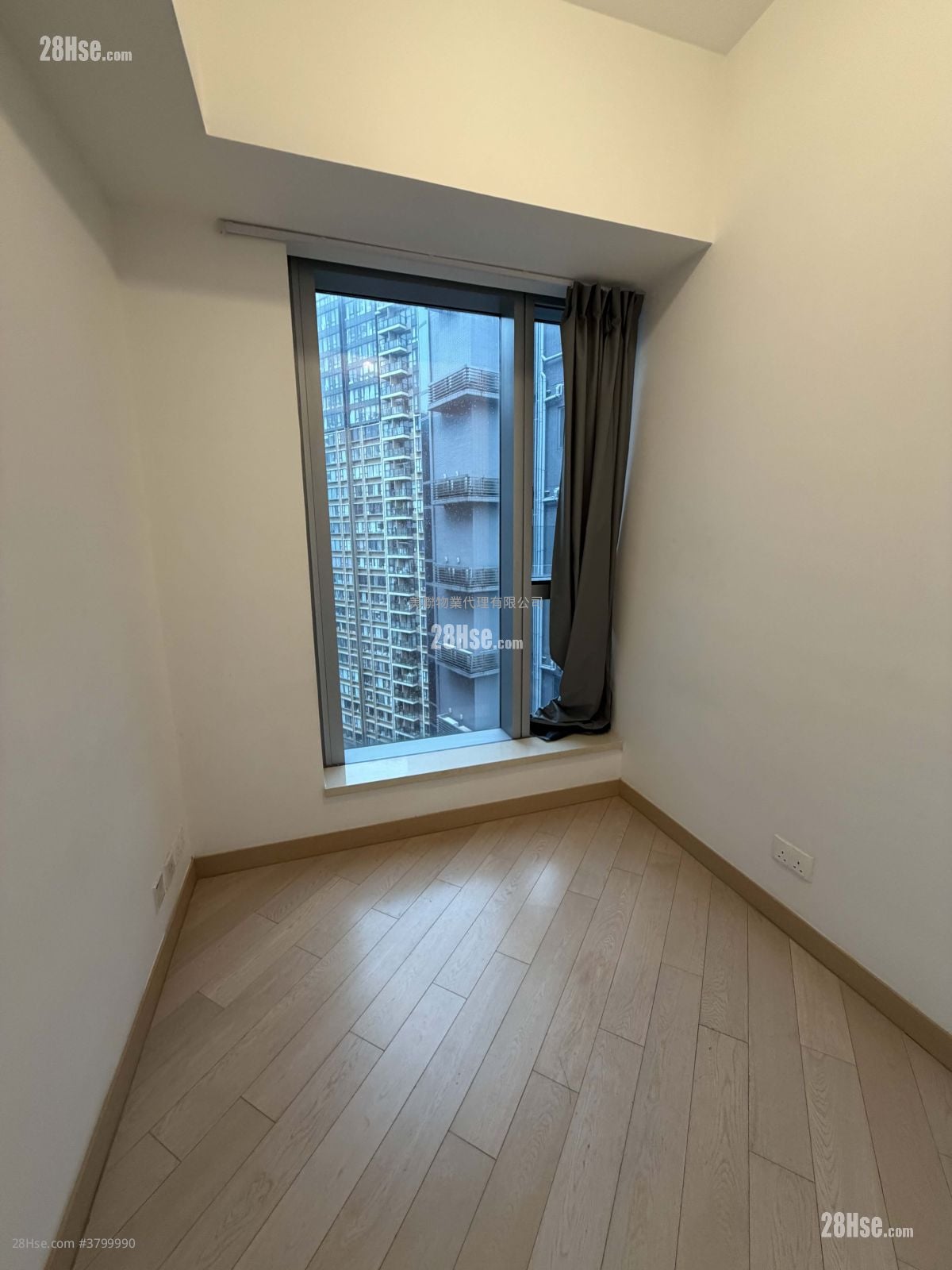 Century Link Sell 3 Bedrooms 572 ft²