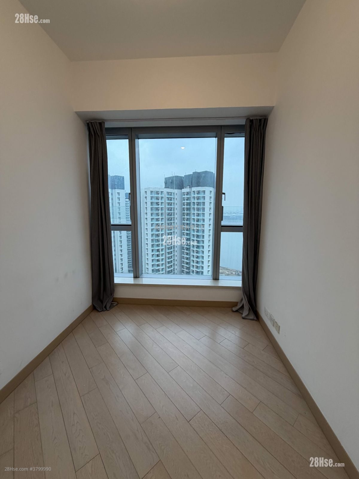 Century Link Sell 3 Bedrooms 572 ft²